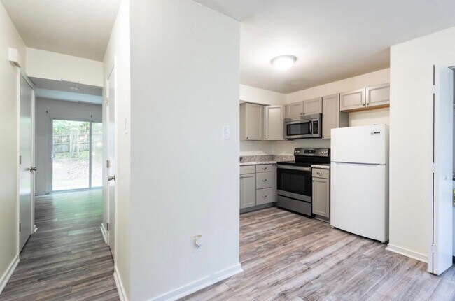 Building Photo - 15249 Broadwater Cir