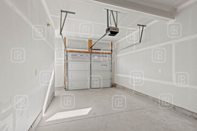 Building Photo - 212 S Woodlawn Rd