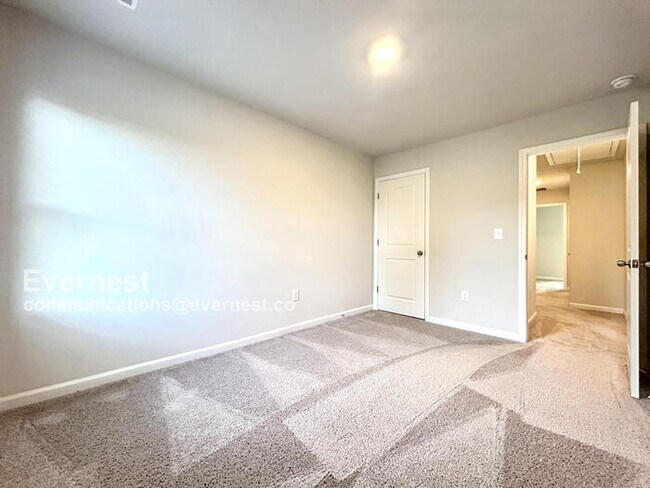 Building Photo - 303 Rolling Grn Dr NW
