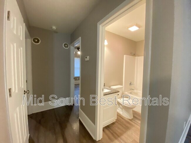 Building Photo - 324 Clint Rd