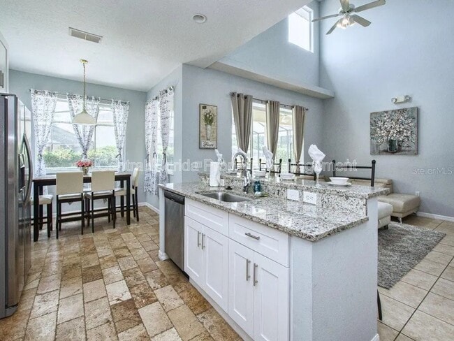 Building Photo - 2937 Sunset Vista Blvd