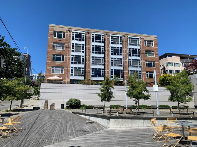 Primary Photo - The Willis Condominiums ~ Queen Anne