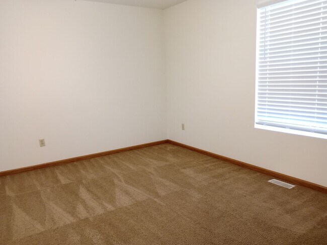 Building Photo - 3546-3548 Prescott Dr.