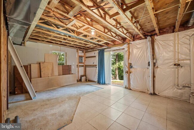 Building Photo - 131 Salt Lick Rd