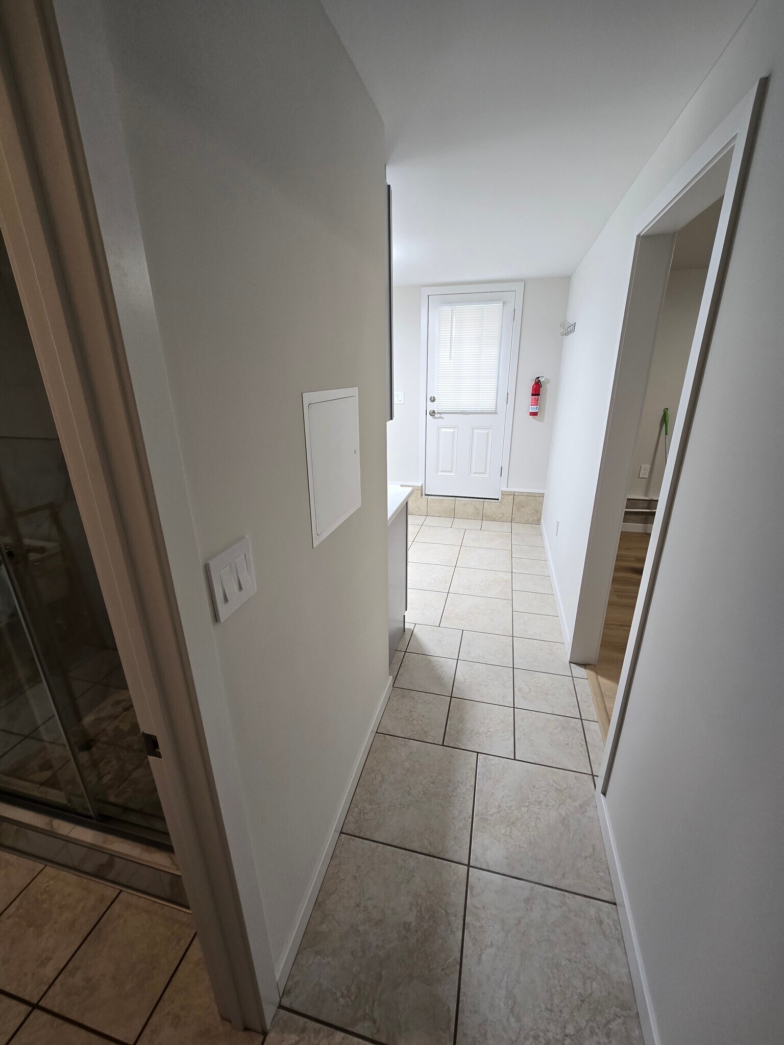 Building Photo - 117 Riverview Ave