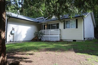 Building Photo - Port Orchard 3 Bedroom Available now!