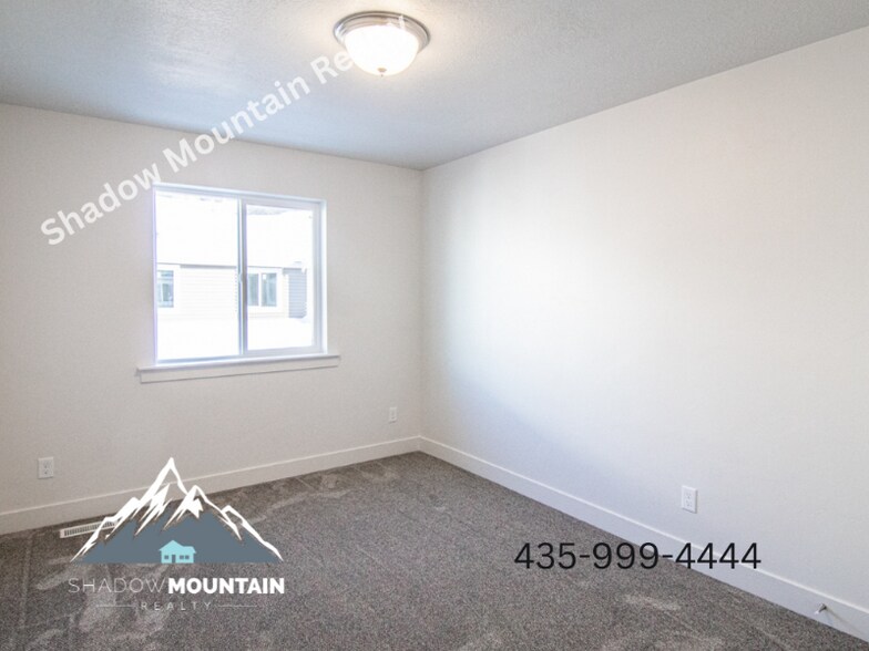 Building Photo - 1535 E 320 S