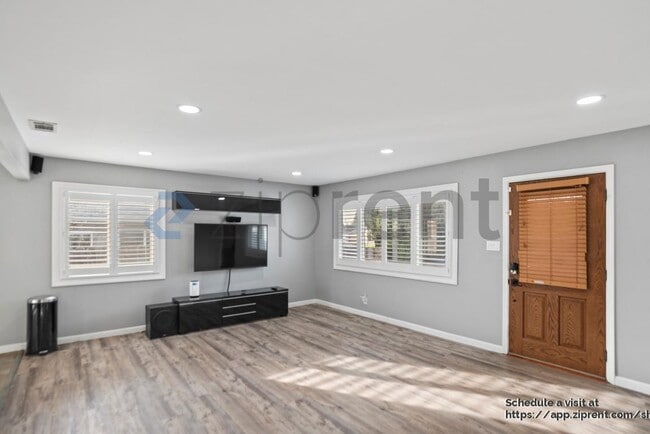 Building Photo - 1814 Armand Dr