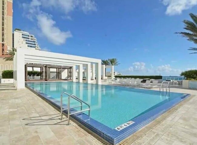 Building Photo - 101 S Fort Lauderdale Beach Blvd