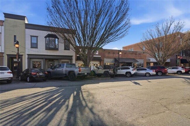 Building Photo - 513 Broughton Dr