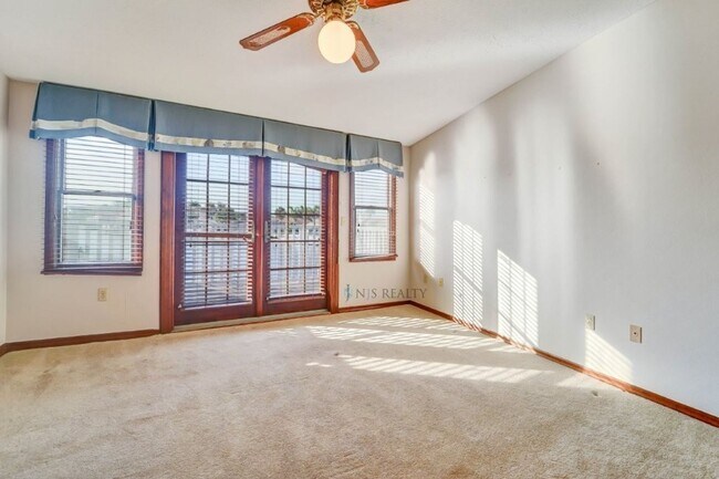 Building Photo - 5060 Porpoise Pl