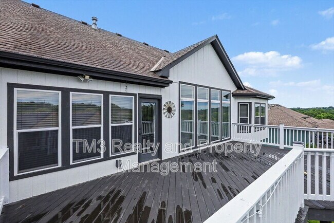 Building Photo - 5605 NE Coral Dr