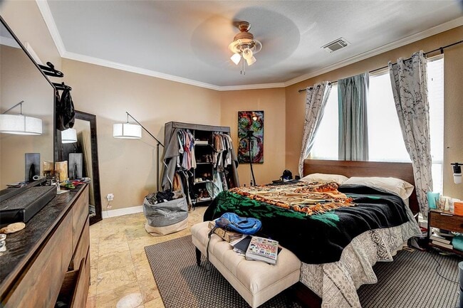 Building Photo - 803 Rosine St