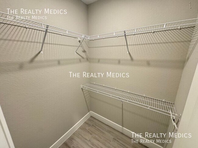 Building Photo - 304 Big Sioux Ln