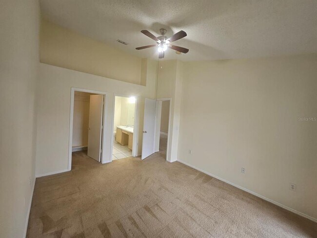Building Photo - 13415 Fairway Glen Dr