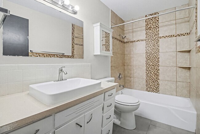 Building Photo - 1714-1716 W 8th St