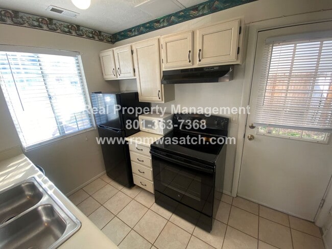 Building Photo - Cozy 1 bedroom loft townhome in Kearns
