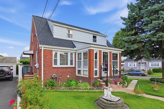 Building Photo - 76 Schuyler Ave