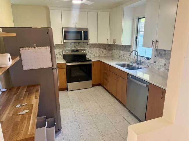 Building Photo - 3 Wood Rd