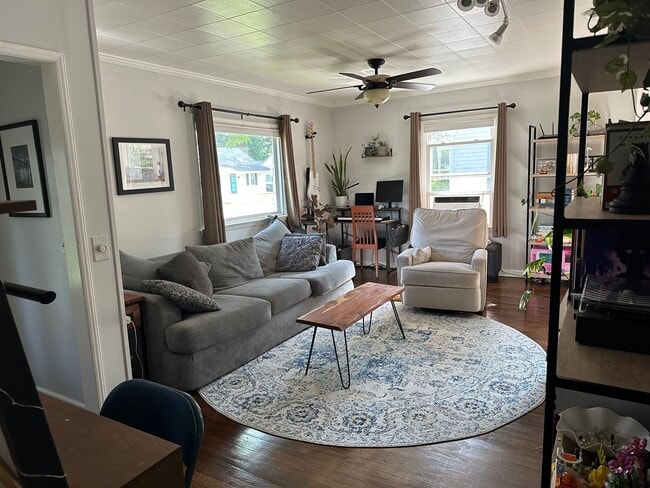 Building Photo - Single Family Home! 2 Bed 2 Bath $2250