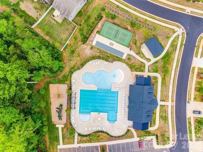 Building Photo - 1018 Chicory Trce