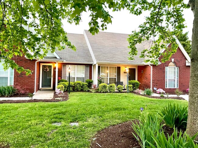 Building Photo - 1946 Black Fox Xing