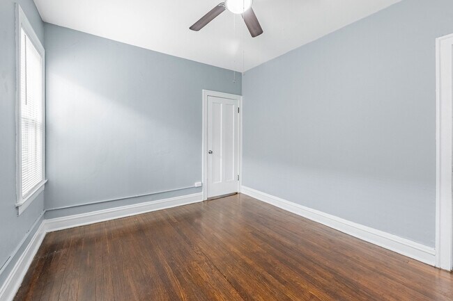 Building Photo - 7729 S Laflin St