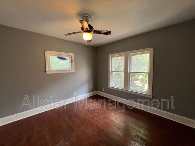 Building Photo - 3255 E 139th St