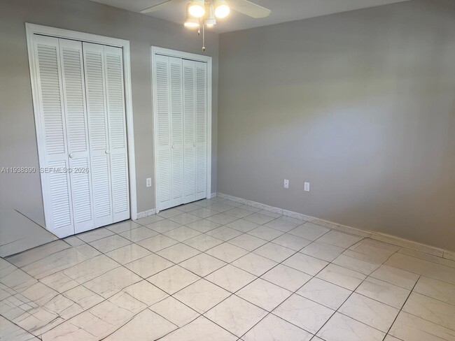 Building Photo - 2912 SW 38th Ct