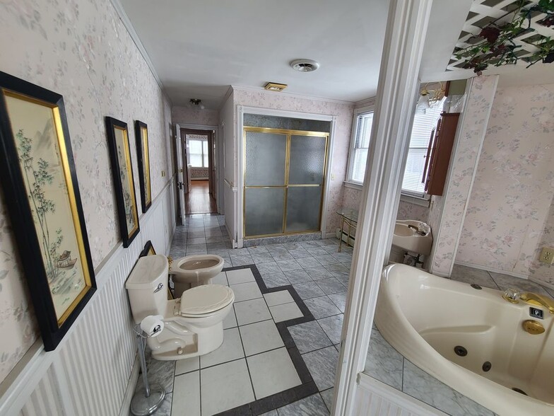 Building Photo - 608 Water St