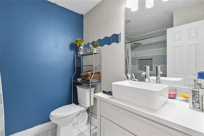 Building Photo - 494 Plainville Dr SW