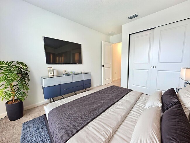 Building Photo - Stylish 3Bedrooms 2.5Bath townhome-living ...