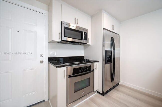 Building Photo - 1712 SW 2nd Ave