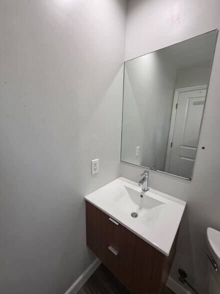 Building Photo - 6824 Ben Ave