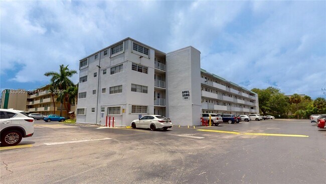 Building Photo - 1333 E Hallandale Beach Blvd