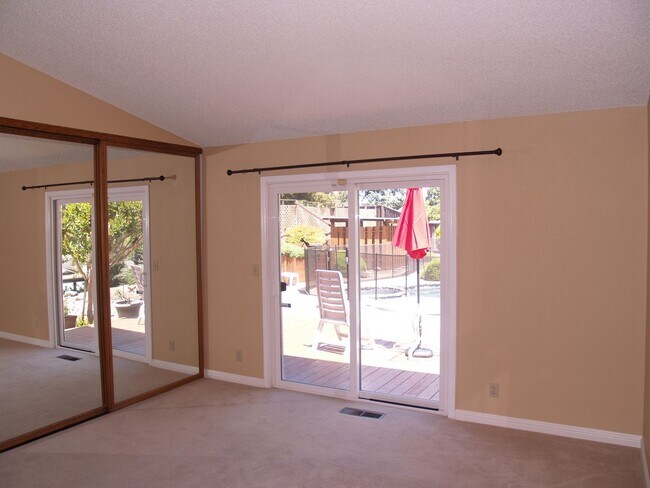 Building Photo - Beautiful West Dublin Home with Spectacula...