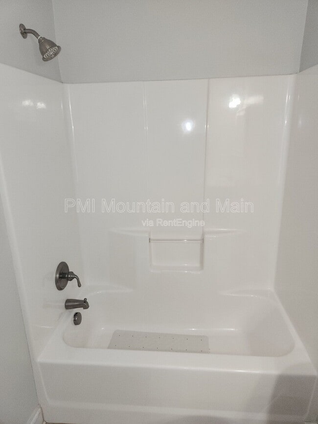 Building Photo - 52 Kirby Rd