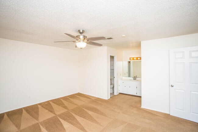 Building Photo - 1407 Elkhart Ave