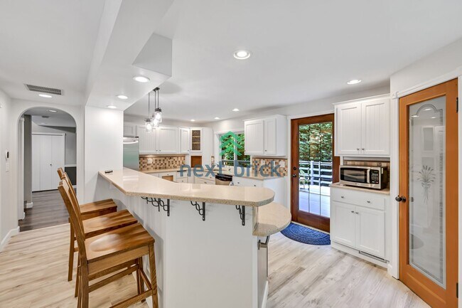 Building Photo - A fabulous 3 bedroom and 3.5 bathroom house
