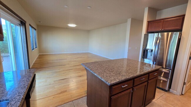 Building Photo - Gated Somersett Home with a View!