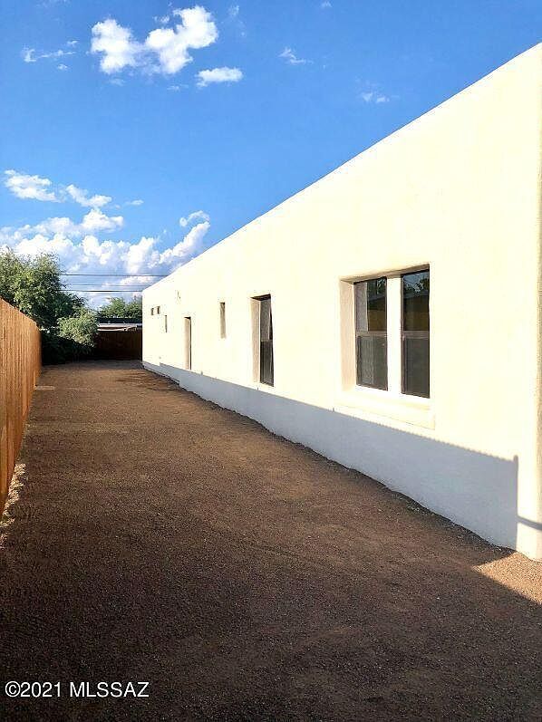 Building Photo - 1102 W Erie St