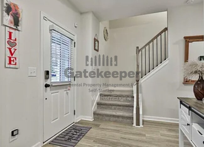 Building Photo - 205 Valley View Dr
