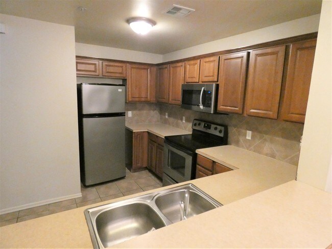Building Photo - 2625 Cedar Tree Rd