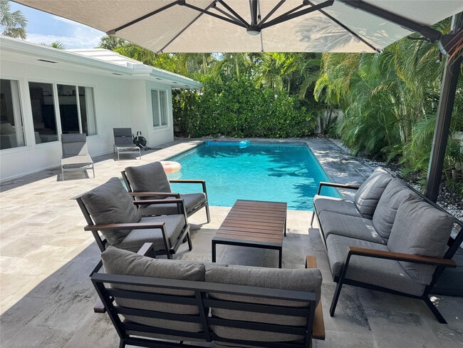 Building Photo - 2020 Coral Reef Dr