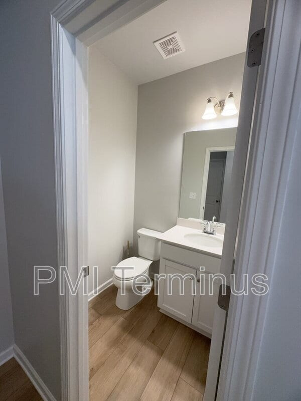 Building Photo - 4637 Blake Lp