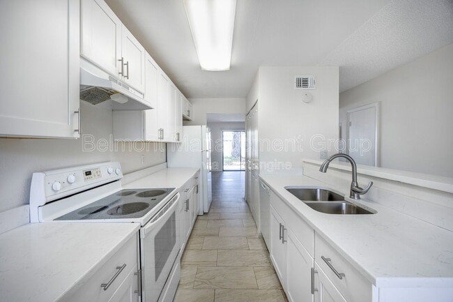 Building Photo - 5533 Decatur St