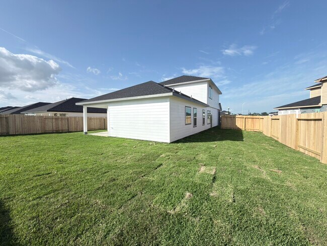 Building Photo - 9122 Serene Hvn Dr