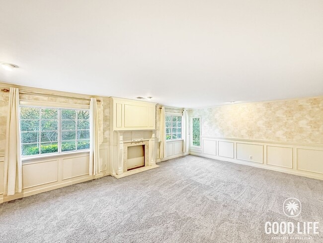 Building Photo - Beautiful 3Bd/2Ba Home On Over an Acre Lot!