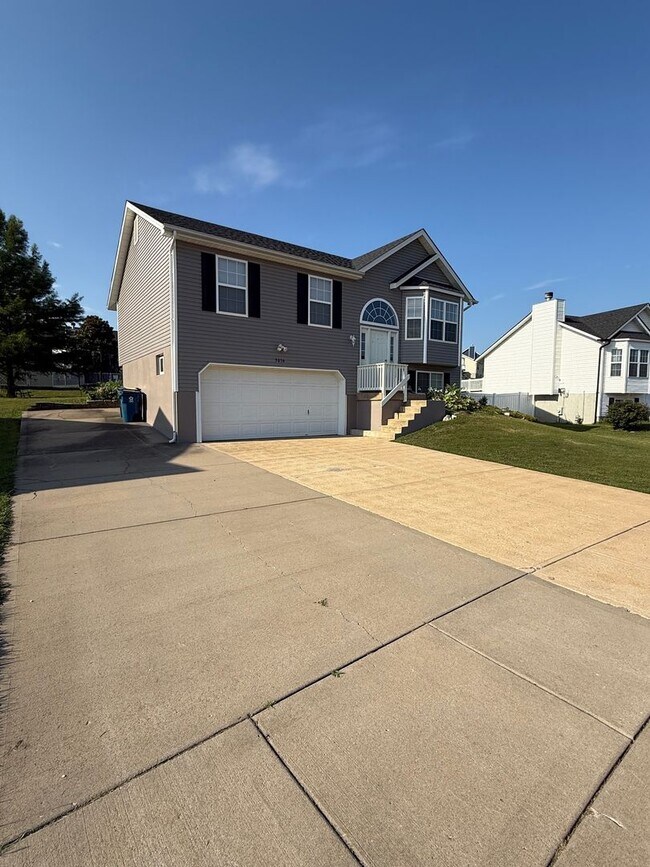 Building Photo - 3056 Valley Oaks Dr