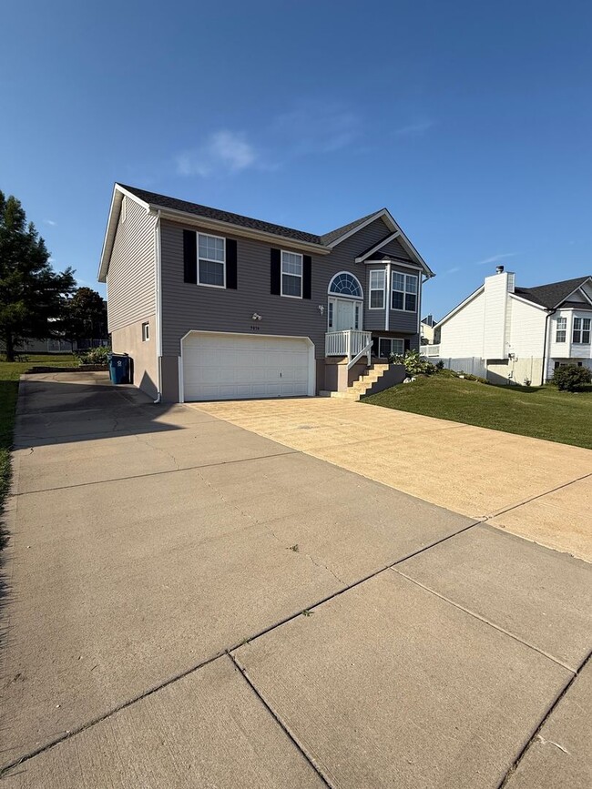 Building Photo - Great Rental Opportunity in Fox C-6 School...